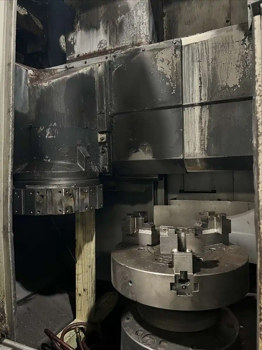 24" Okuma #2SP-V60, twin spindle CNC vertical turret lathe, Fanuc 18iTB, (2) 3-jaw 24" chucks, 2006 - Image 4