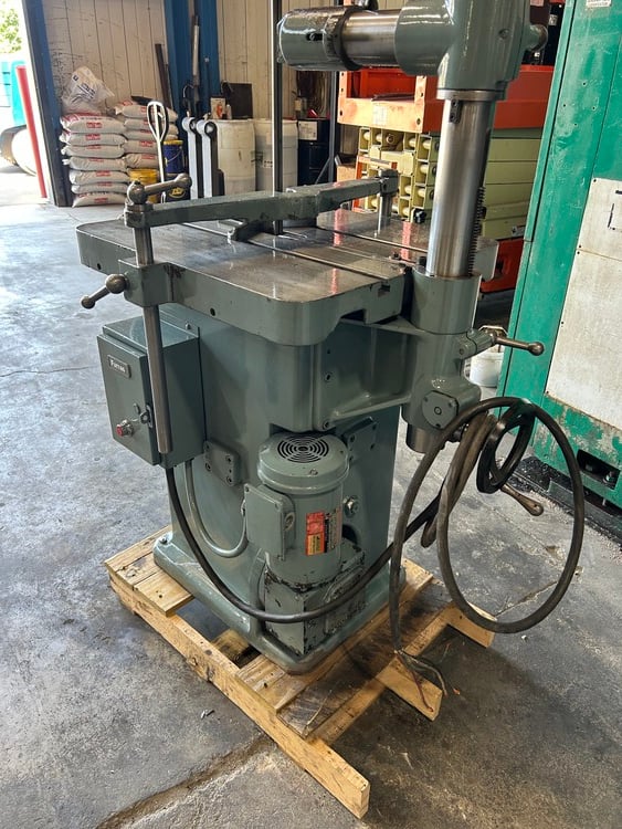 1.25" Morrison #K, keyseater, 9" stroke, 1.25" x 24" table, clamp bar, centering vee, 2 HP, 1989 - Image 4
