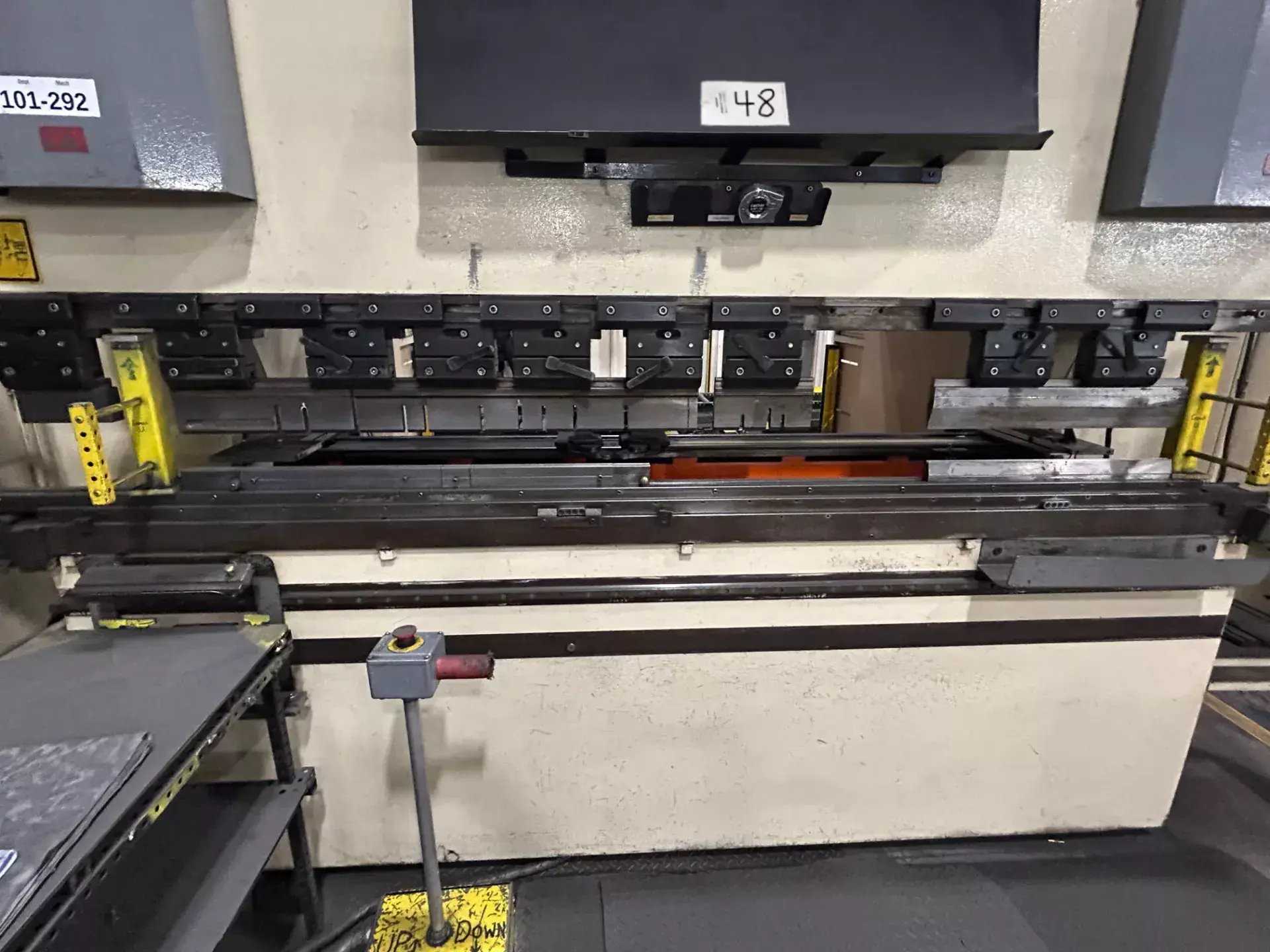 132 Ton, Ermak #CNCAP8X132, CNC hydraulic press brake with 4-Axis CNC back gauge, 8' overall, 82" between - Image 3