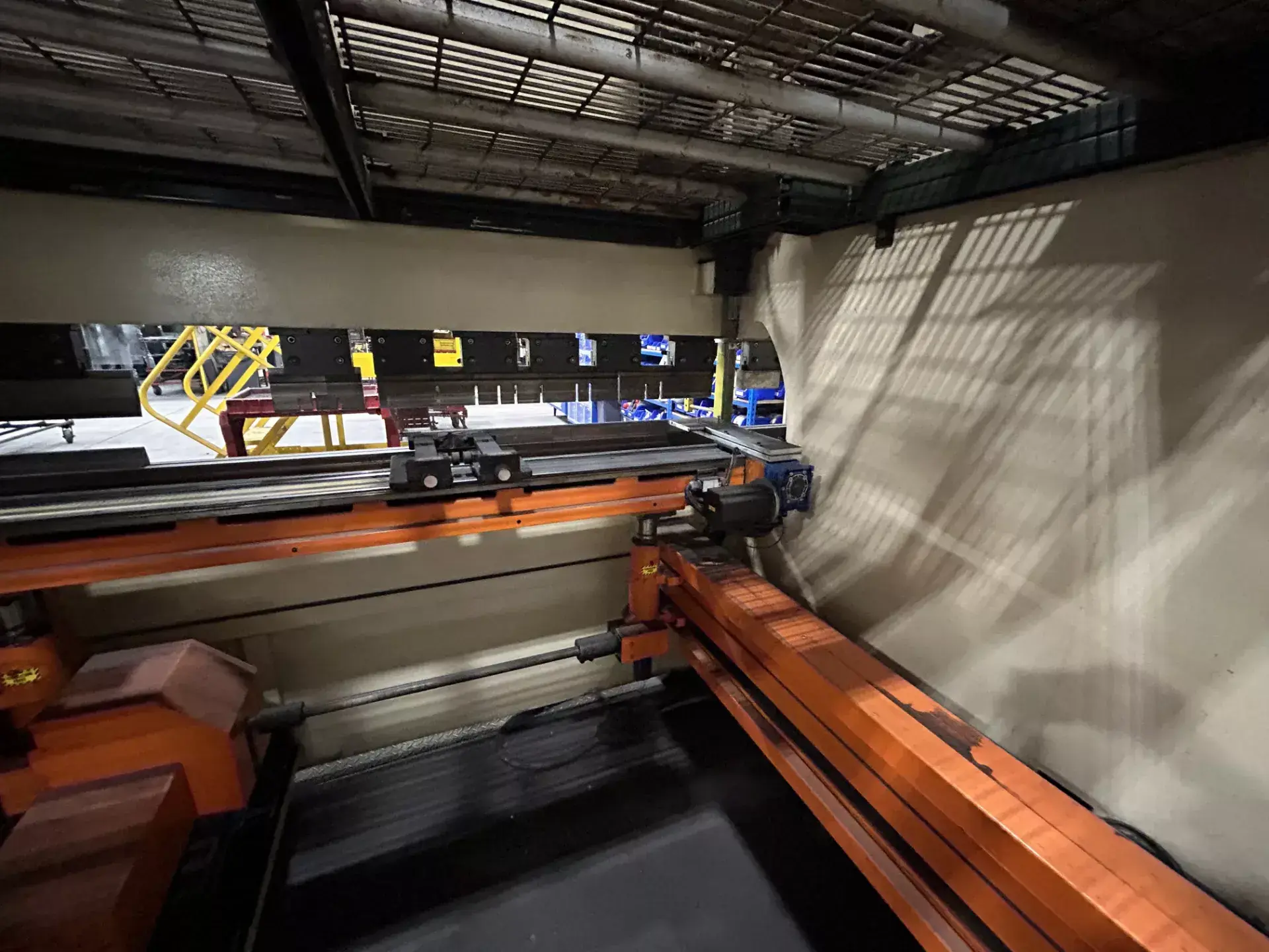 132 Ton, Ermak #CNCAP8X132, CNC hydraulic press brake with 4-Axis CNC back gauge, 8' overall, 82" between - Image 7