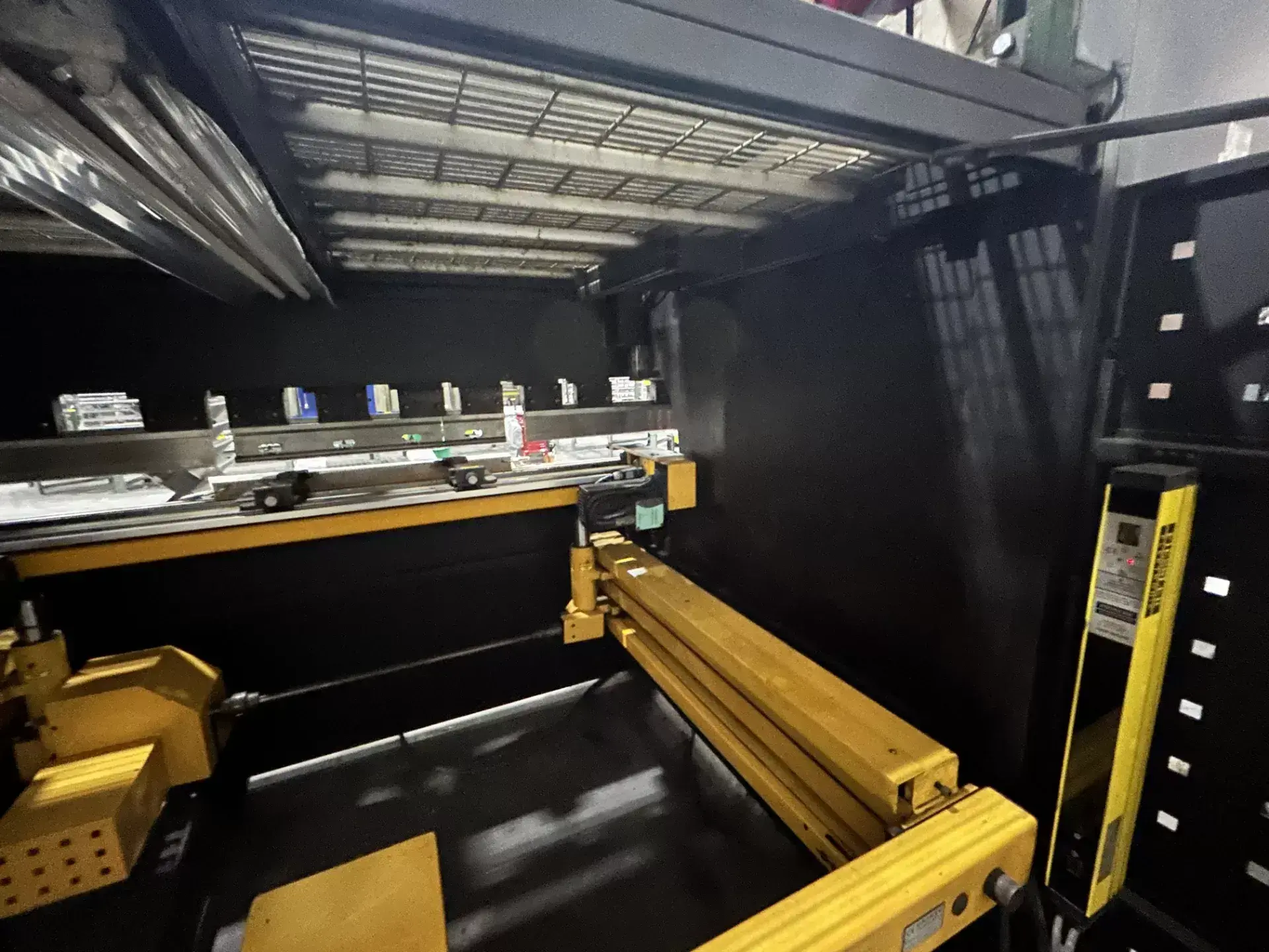 132 Ton, Ermak #CNCAP8X132, CNC hydraulic press brake with 4-Axis CNC back gauge, 8' overall, 82" between - Image 5