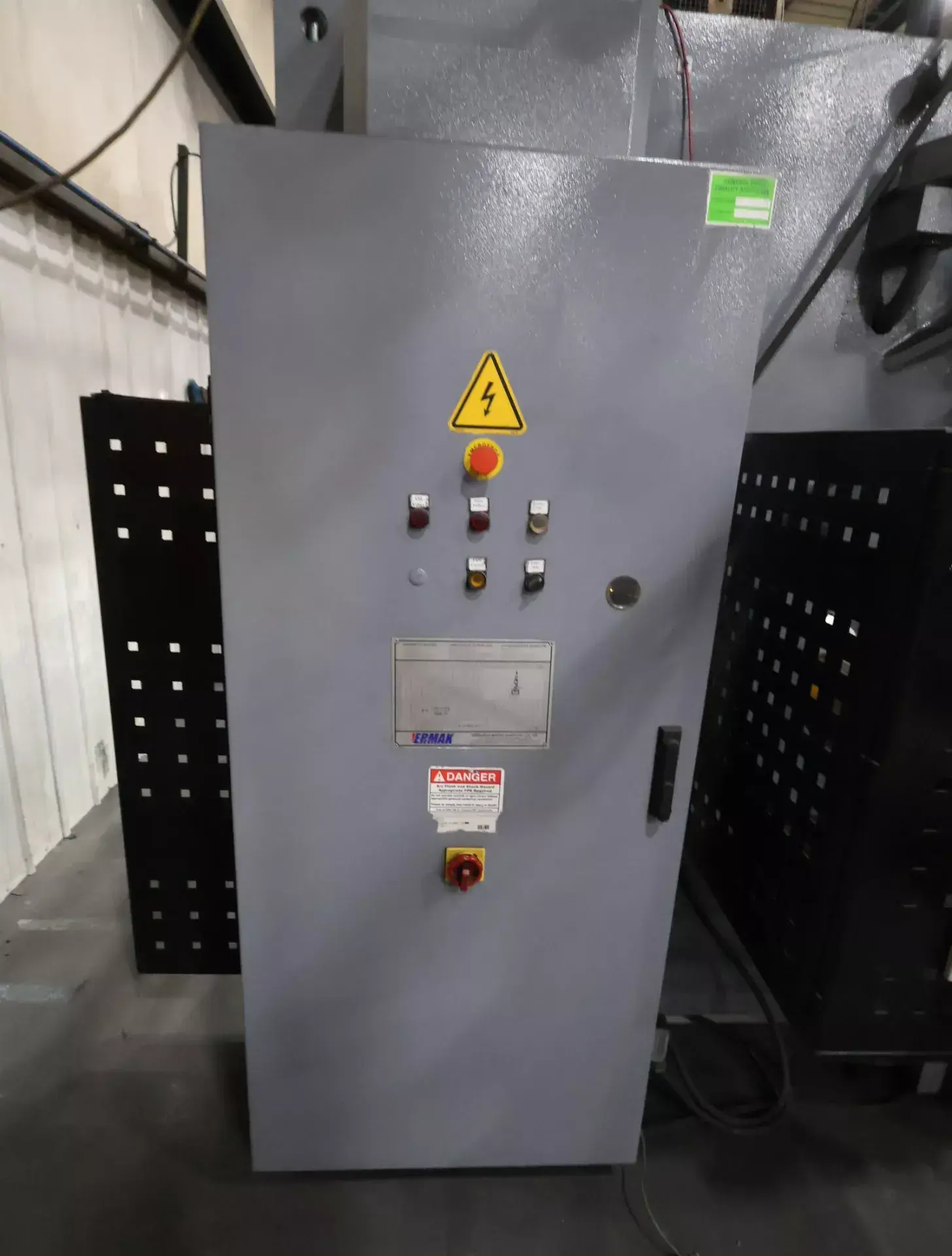 132 Ton, Ermak #CNCAP8X132, CNC hydraulic press brake with 4-Axis CNC back gauge, 8' overall, 82" between - Image 9
