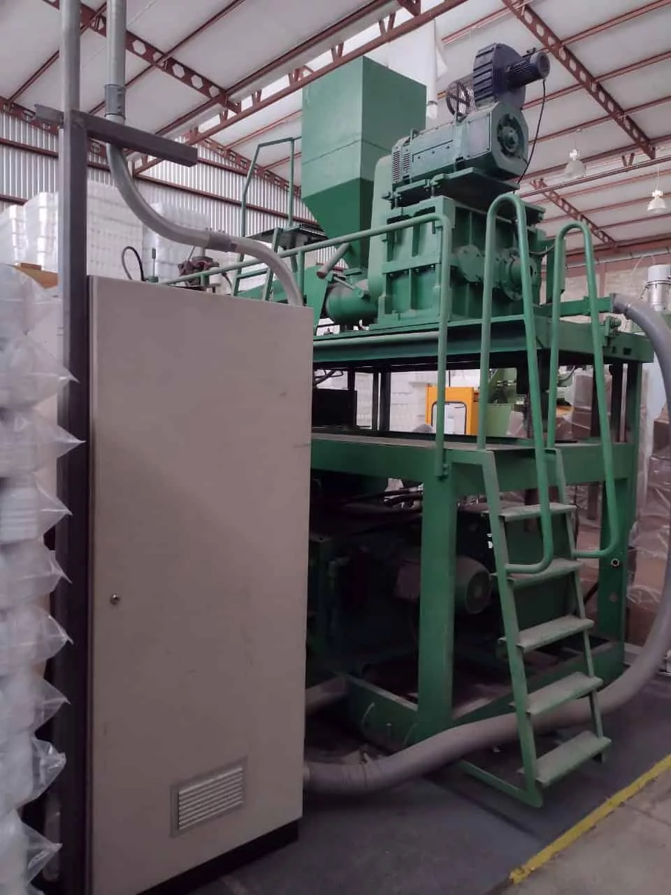 Bekum #BA15, Blow Molder, 11 Ton, 80 mm screw, 400 x 580 mm platen, 50 HP, 440 V., 1996 - Image 3