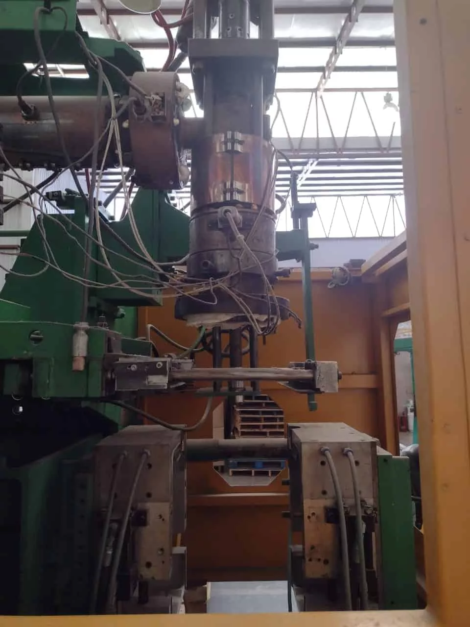 Bekum #BA15, Blow Molder, 11 Ton, 80 mm screw, 400 x 580 mm platen, 50 HP, 440 V., 1996 - Image 8