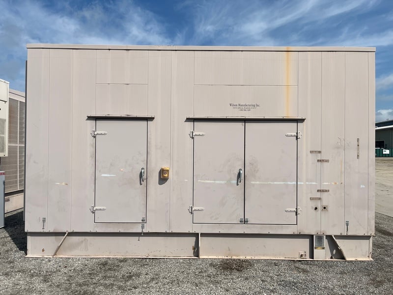 1000 KW Caterpillar #3508B, diesel generator set, 277/480 Volts, 628 hours, 1800 RPM, sound attenuated - Image 1