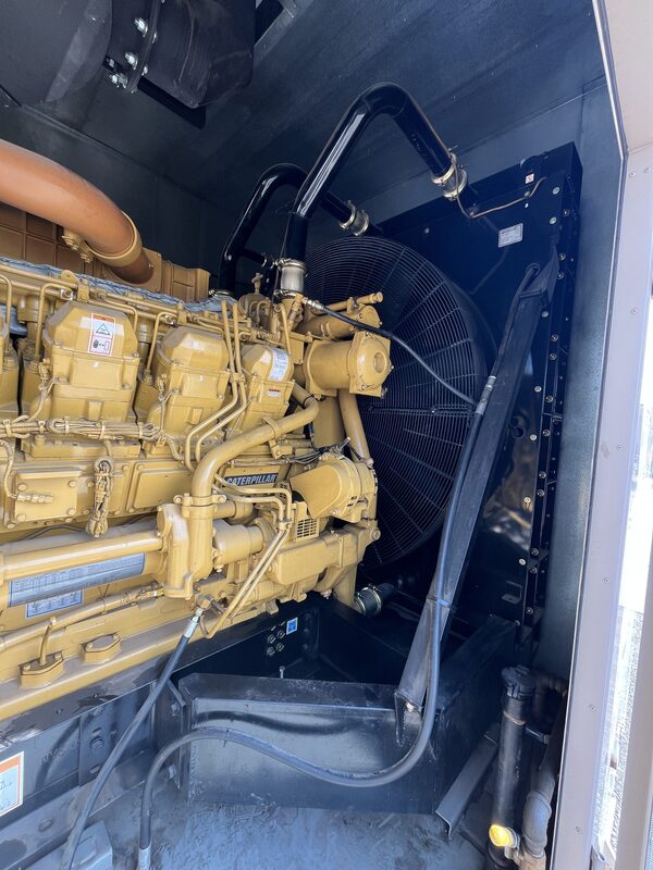 1000 KW Caterpillar #3508B, diesel generator set, 277/480 Volts, 628 hours, 1800 RPM, sound attenuated - Image 7