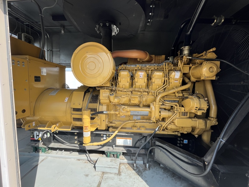 1000 KW Caterpillar #3508B, diesel generator set, 277/480 Volts, 628 hours, 1800 RPM, sound attenuated - Image 8