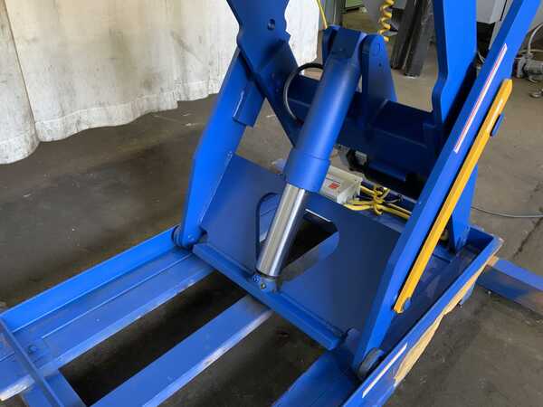 3000 lb. Vestil #EHLT-487203043, hydraulic scisor lift table, 48" x 72" table, 36" lift height, 3/4 HP, 2023 - Image 3