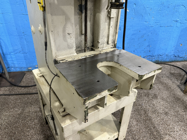 6 Ton, Denison #WR067HC264FSD366A512CE21466100303, C-frame hydraulic press, 12" stroke, 7.5 HP - Image 3