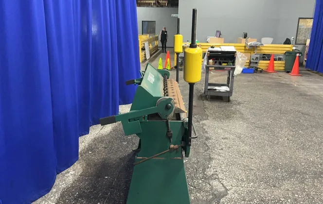 14 gauge x 4' Grizzly Industries #G0542, Pan & Box Brake, 49" Max bend, 2016 - Image 7