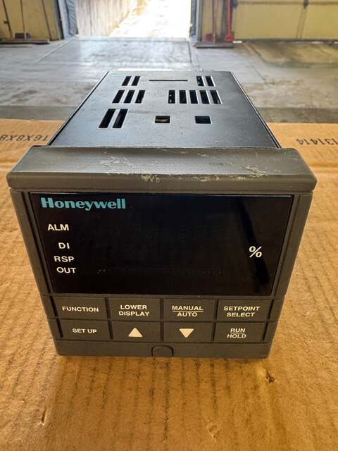 Honeywell DC300K-E-000-20-0000-0 Temperature Controller 90 to 264 VAC Untested Surplus - Image 2