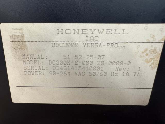 Honeywell DC300K-E-000-20-0000-0 Temperature Controller 90 to 264 VAC Untested Surplus - Image 5
