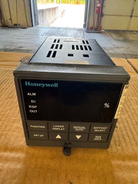 Honeywell DC300K-E-0A3-20-0C00-0 Temperature Process Controller 90 to 250 VAC Untested Surplus - Image 2