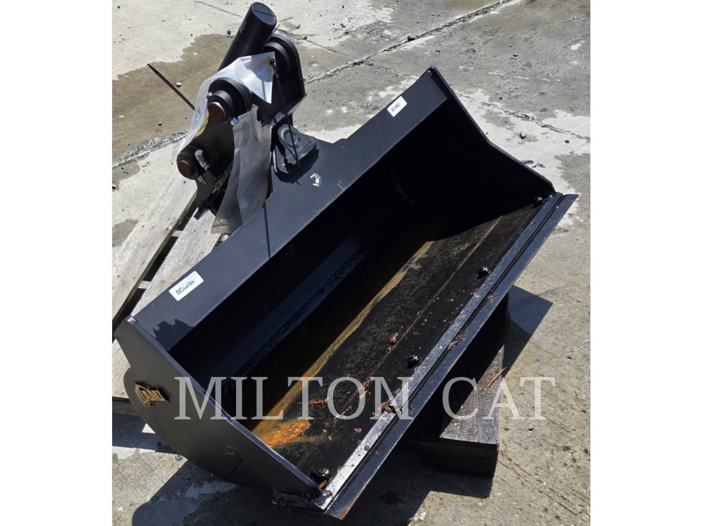 Ami Attachmentst 303-304 48" TILT BUCKET AMI, Bucket, S/N: 23006948-02-02, 2023 - Image 1