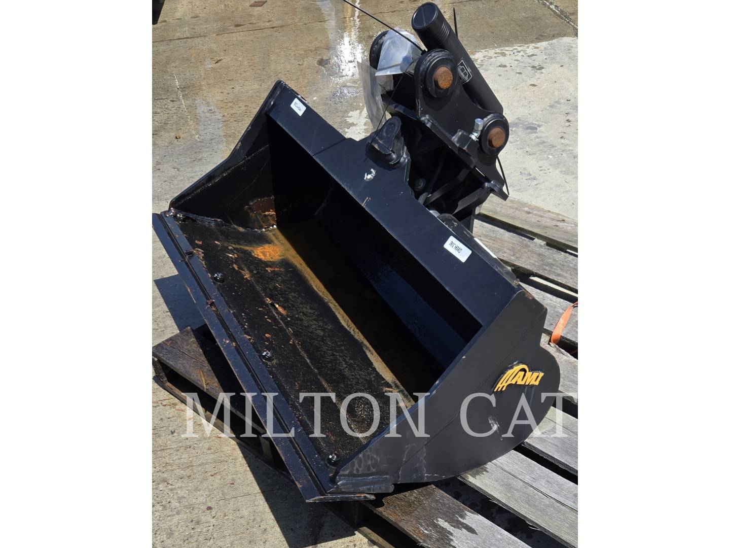 Ami Attachmentst 303-304 48" TILT BUCKET AMI, Bucket, S/N: 23006948-02-02, 2023 - Image 2