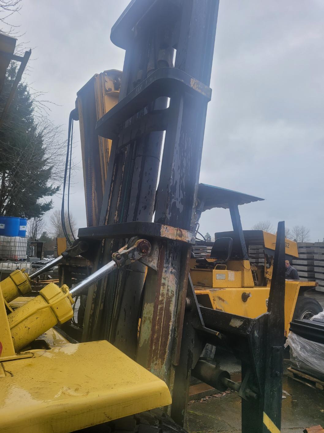 25000 lb. Clark #C500-YS-250D, hvy-duty ind forklift, 148" lift height, Detroit Diesel Series 40 engine, side - Image 6