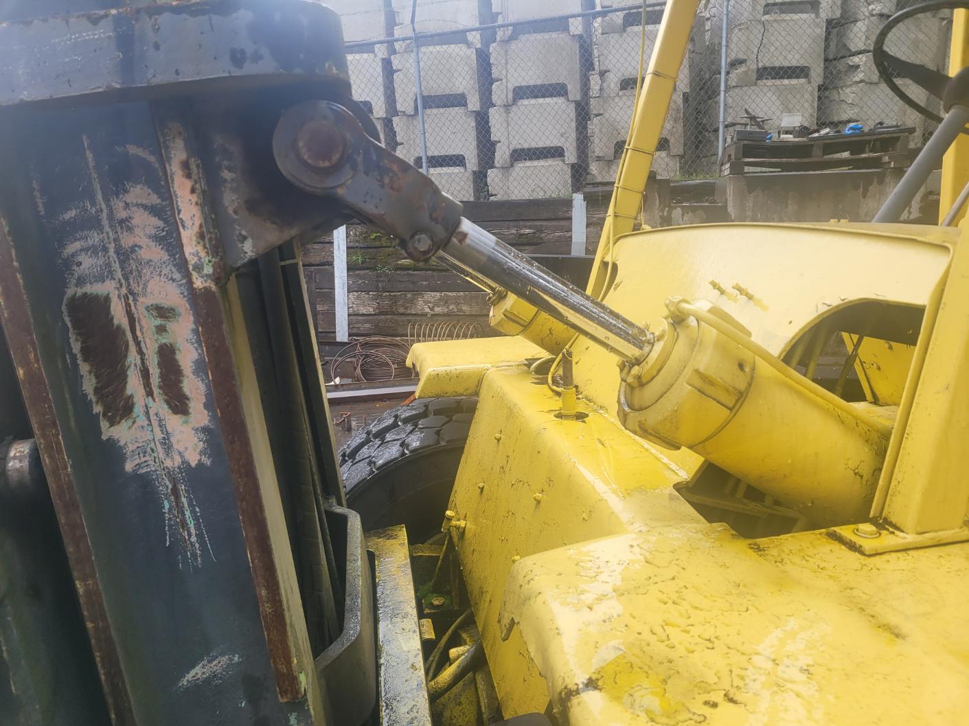 25000 lb. Clark #C500-YS-250D, hvy-duty ind forklift, 148" lift height, Detroit Diesel Series 40 engine, side - Image 9