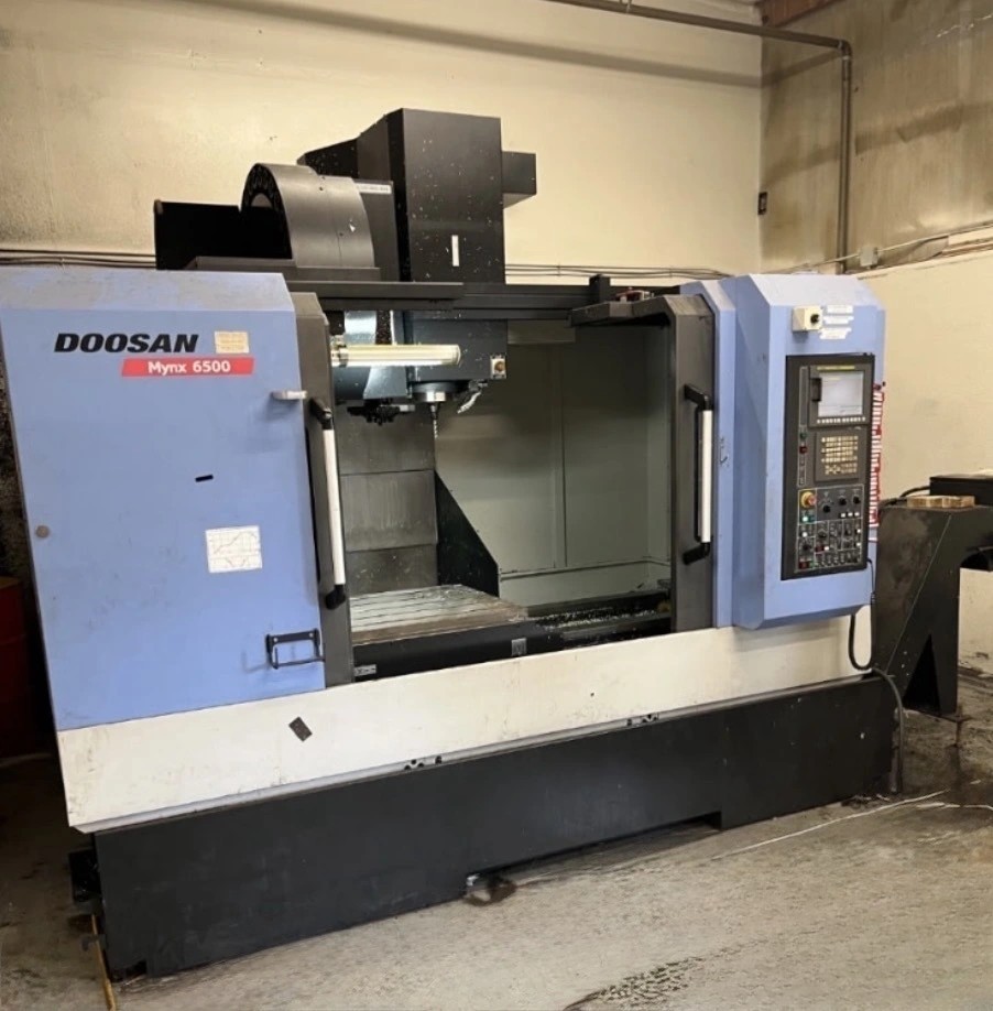 Daewoo Doosan #Mynx-6500, CNC vertical machining center, 3-Axis, Fanuc i, 50" X, 26.4" Y, 24.6" Z, 8000 RPM - Image 1