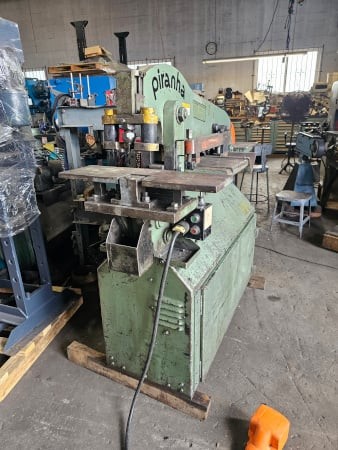 Piranha #P3, ironworker, 50 ton, 8" throat, 10 HP, coper blades, hold down assembly, 1991 - Image 2