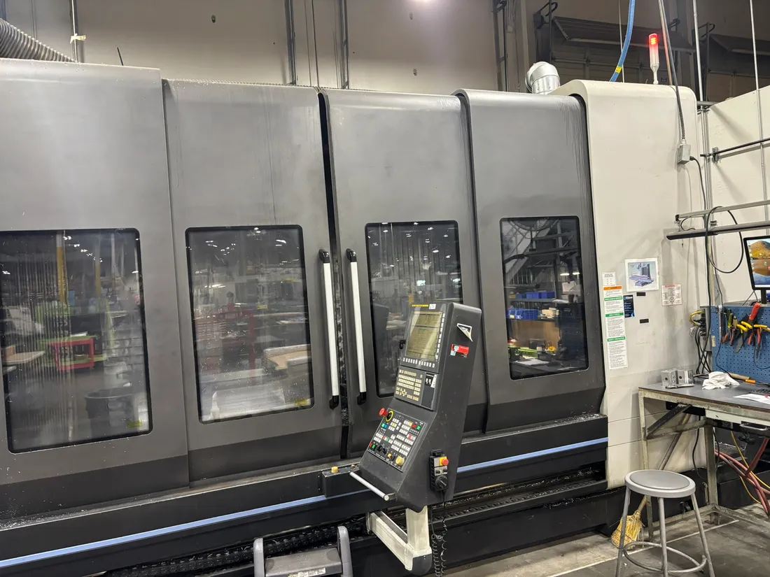 Daewoo Doosan #VCF-850LSR, 4-Axis Vertical Machining Center, 118" X, 33" Y, 31" Z, 18000 RPM, 60 automatic - Image 2