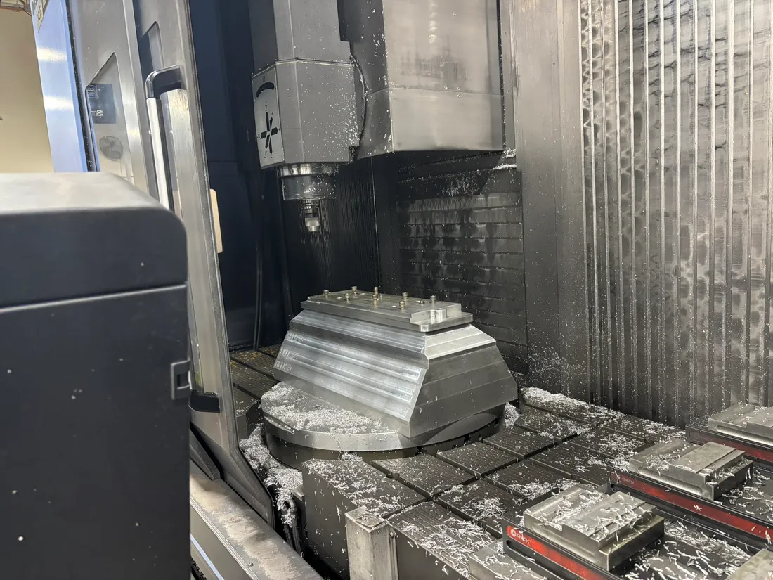 Daewoo Doosan #VCF-850LSR, 4-Axis Vertical Machining Center, 118" X, 33" Y, 31" Z, 18000 RPM, 60 automatic - Image 4