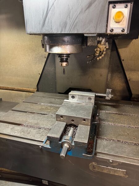 Daewoo Doosan #DNM-500, CNC vertical machining center, 30 automatic tool changer, 40.1" X, 21.2" Y, 20" Z - Image 4