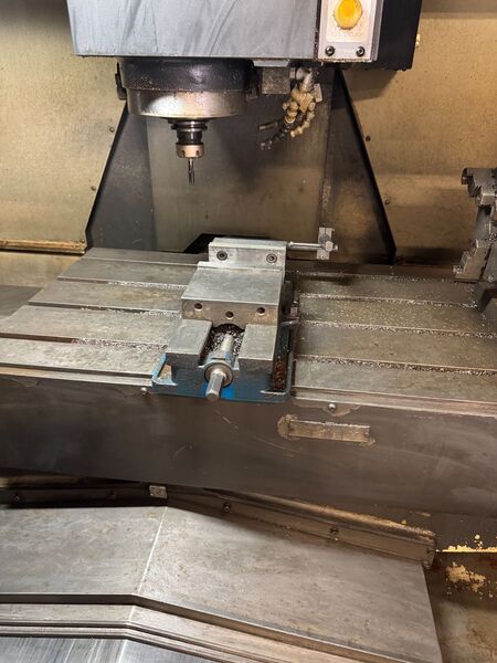 Daewoo Doosan #DNM-500, CNC vertical machining center, 30 automatic tool changer, 40.1" X, 21.2" Y, 20" Z - Image 9