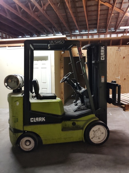 4000 lb. Clark #CGC20, Forklift, LP, 3 stage mast, cushion tire, 1998 - Image 3