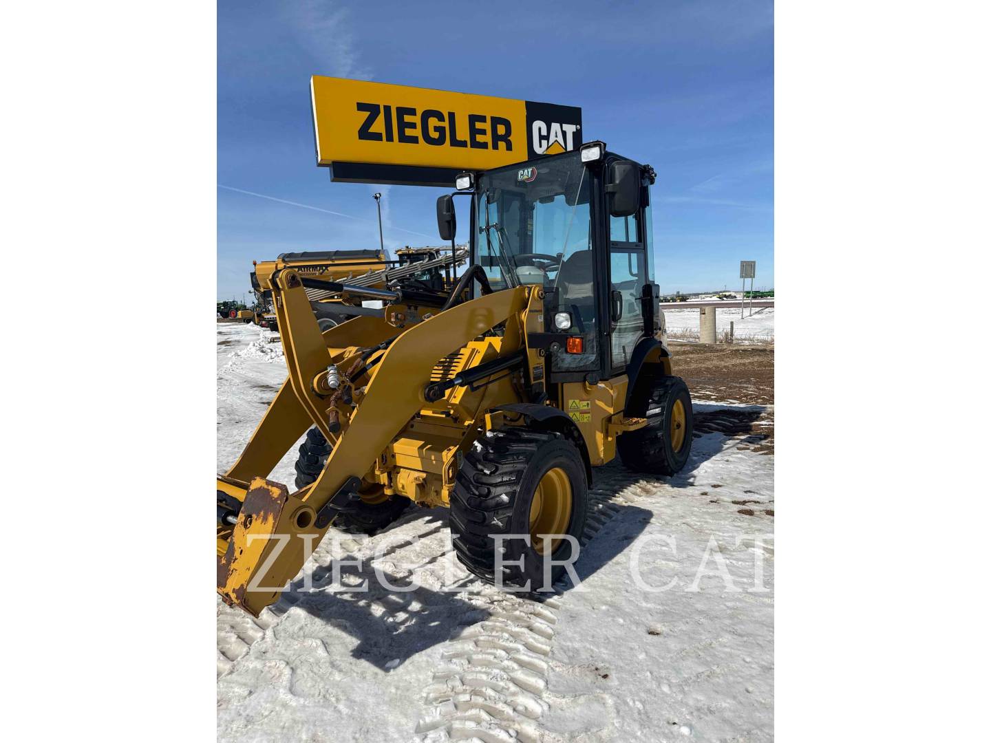 Cat 903D, Wheel Loader, 1592 hours, S/N: MZY01591, 2022 - Image 2