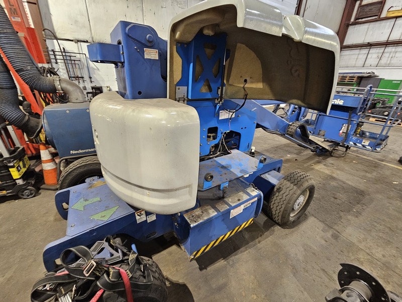Genie #Z-45/25-DC, Articulated Boom Lift, 1999 - Image 7