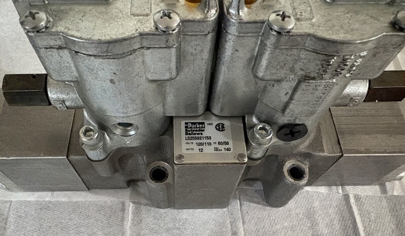 Parker #L5255921153, Pilot Operated 1/2" Pneumatic Control Valve, new surplus - Image 4