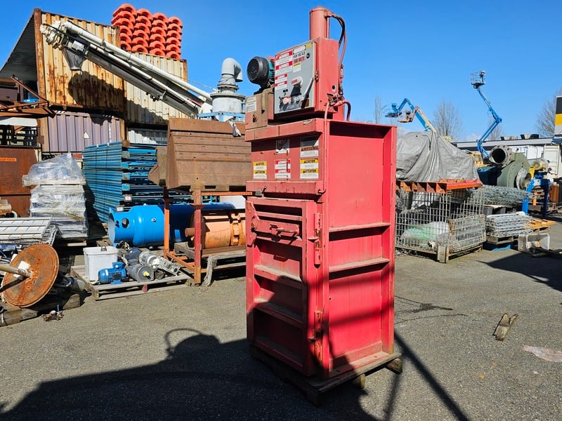 Universal Handling Equipment #CTC242436, Vertical Hydraulic Baler - 1 Cu. Yd - 5 HP - 600 Volts, 3PH - - Image 3