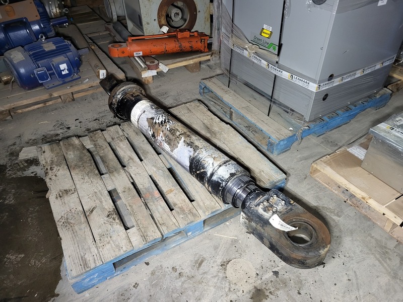 Atlas Copco #5573352700, MT6020 Hydraulic Dump Cylinder - Image 3