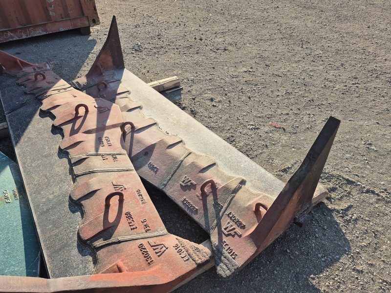 Esco, 100" Excavator Bucket Lip, like new - Image 8