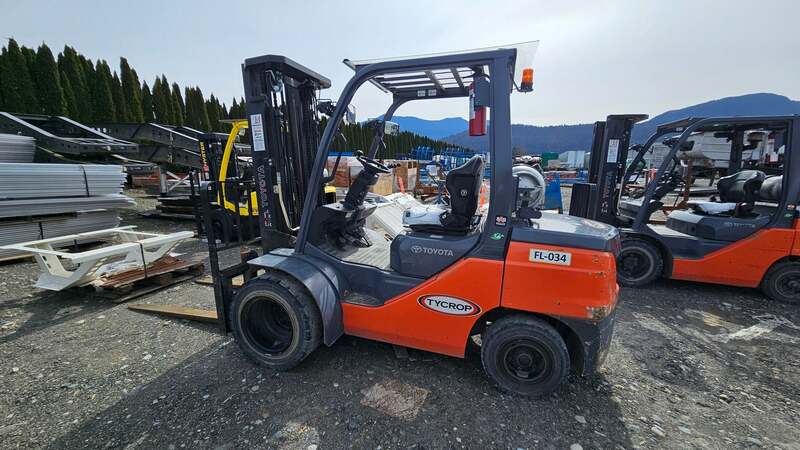 6,500 lb. Toyota #8FGU32, dually forklift, LPG, 187" lift, 3-stage mast, cushion tires, sideshift, 2,746 - Image 1