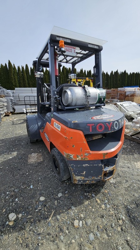 6,500 lb. Toyota #8FGU32, dually forklift, LPG, 187" lift, 3-stage mast, cushion tires, sideshift, 2,746 - Image 4