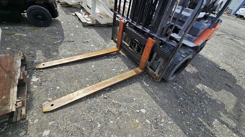 6,500 lb. Toyota #8FGU32, dually forklift, LPG, 187" lift, 3-stage mast, cushion tires, sideshift, 2,746 - Image 8