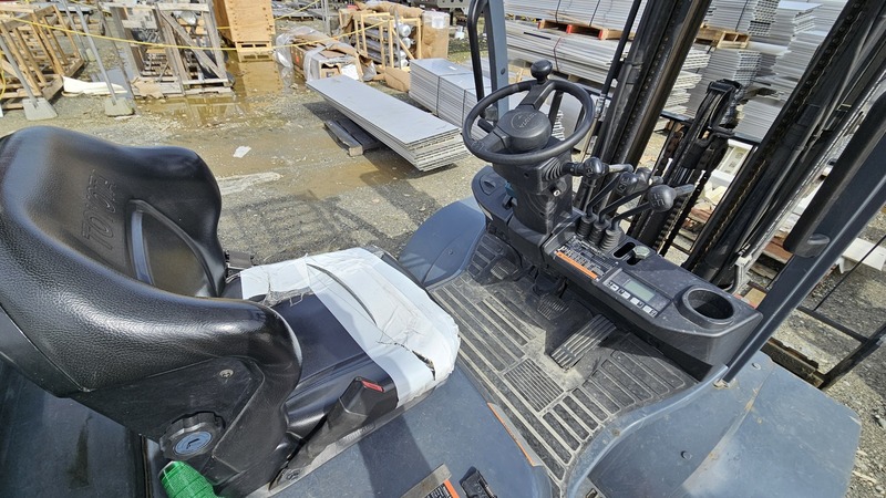 6,500 lb. Toyota #8FGU32, dually forklift, LPG, 187" lift, 3-stage mast, cushion tires, sideshift, 2,746 - Image 9