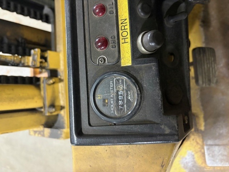 8,000 lb. TCM #FCG36N5, forklift, LPG, 189" lift, 3-stage mast, cushion tires, 7,895 hours, 1984 - Image 6
