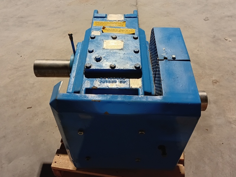 Flender #H1SH05, 300 HP Parallel Shaft Gearbox with Hyest UA36-304 Motor, new surplus - Image 5