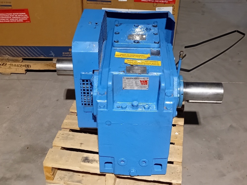 Flender #H1SH05, 300 HP Parallel Shaft Gearbox with Hyest UA36-304 Motor, new surplus - Image 6