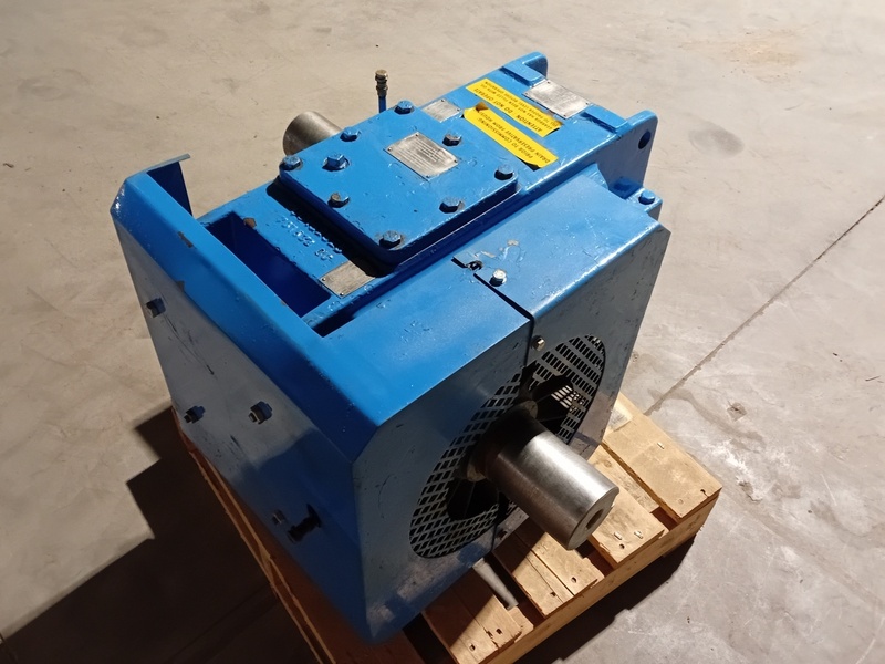 Flender #H1SH05, 300 HP Parallel Shaft Gearbox with Hyest UA36-304 Motor, new surplus - Image 7