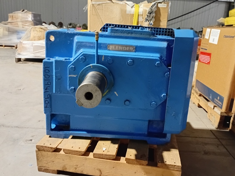 Flender #H1SH05, 300 HP Parallel Shaft Gearbox with Hyest UA36-304 Motor, new surplus - Image 8