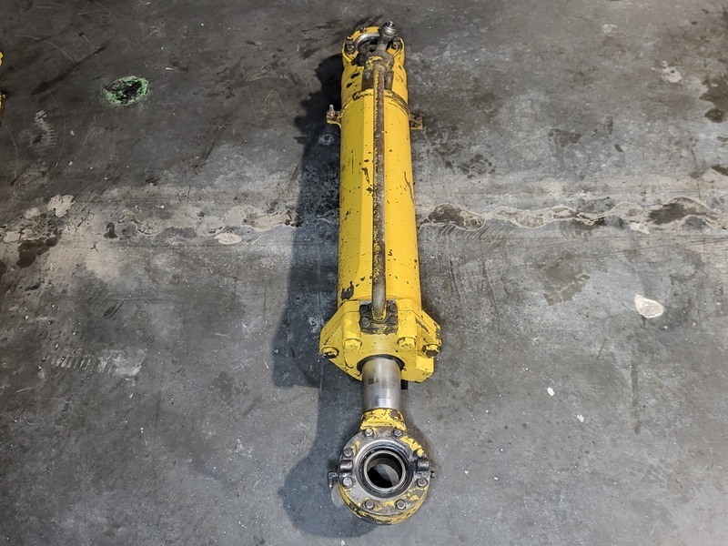 Komatsu EH5933 Parts: Hydraulic Cylinder (2 available) - Image 4