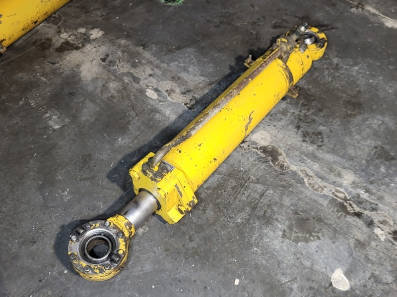 Komatsu EH5933 Parts: Hydraulic Cylinder (2 available) - Image 5