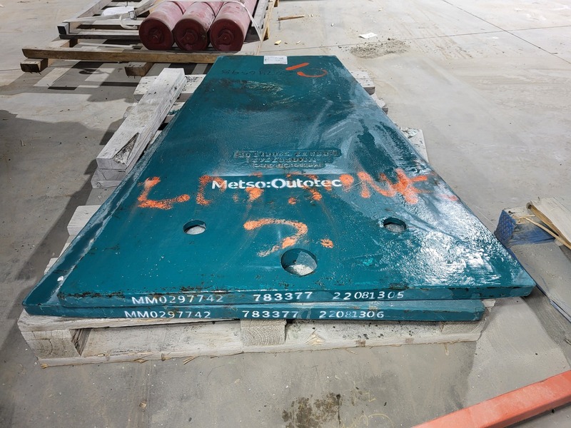 Metso #MM0297742, Cheek Plate - Image 5
