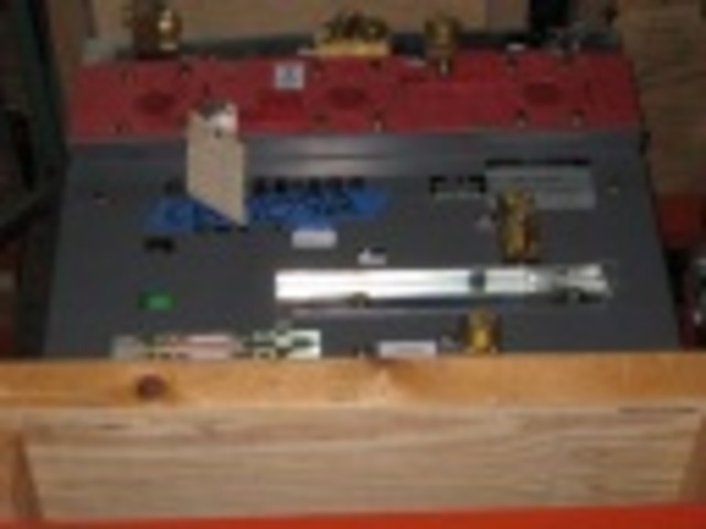 2000 Amps, Eaton, electrically operated, drawout, 15000 Volts, #VB5931 - Image 1
