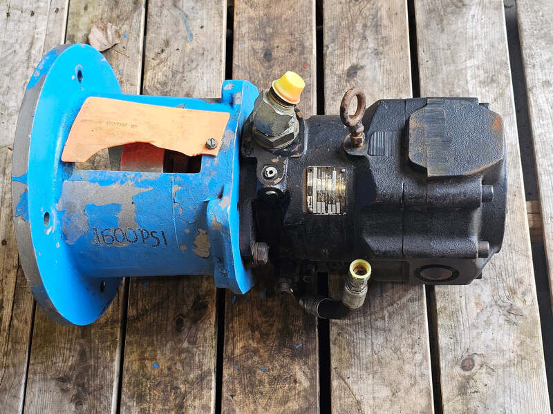 Parker Denison #PAVC100R422, 100 cc/rev Hydraulic Pump - Image 1