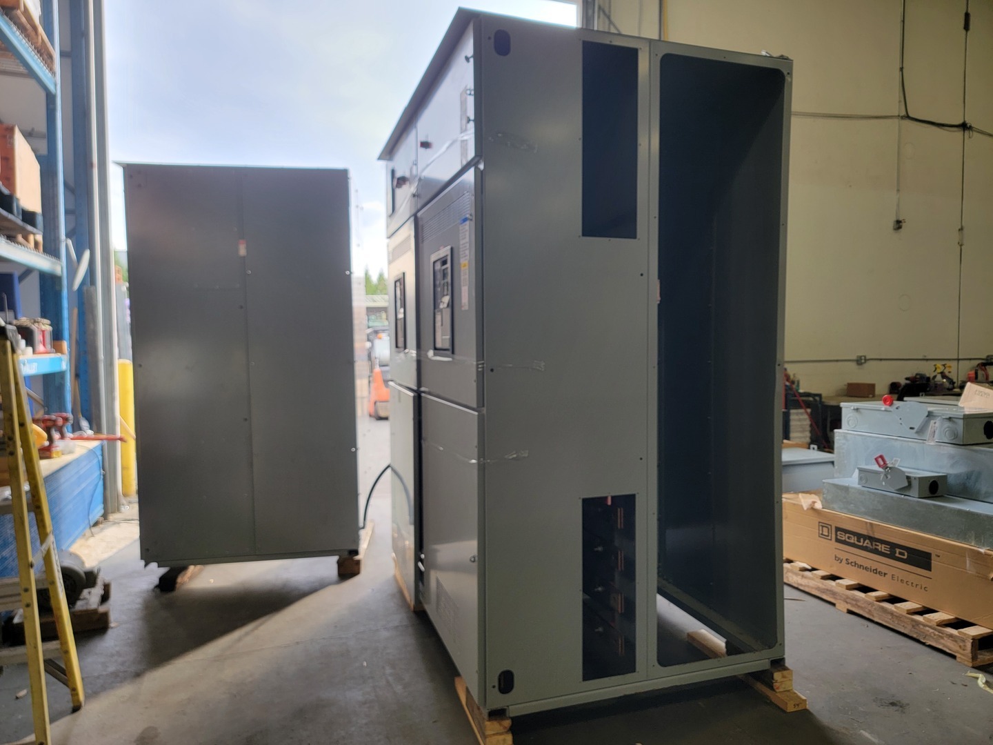 Eaton #S3000, Low Voltage Switchgear Lineup - 2000 Amps, 600Y/347 Volts, 3 Phase, 50kA - 3 Sections, 2013 - Image 5