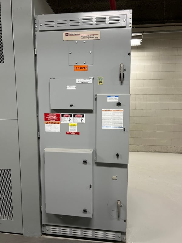 Cutler-Hammer, MVS 13800 Volts Load Interrupter Switch, 3200 Amps - Image 1